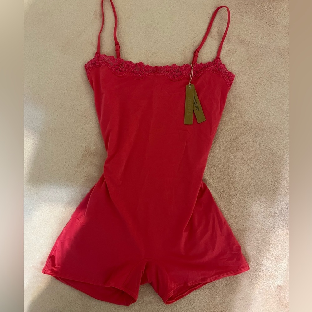 NWT Skims fits everybody lace onesie limited edition neon rose size XL fits M-XL